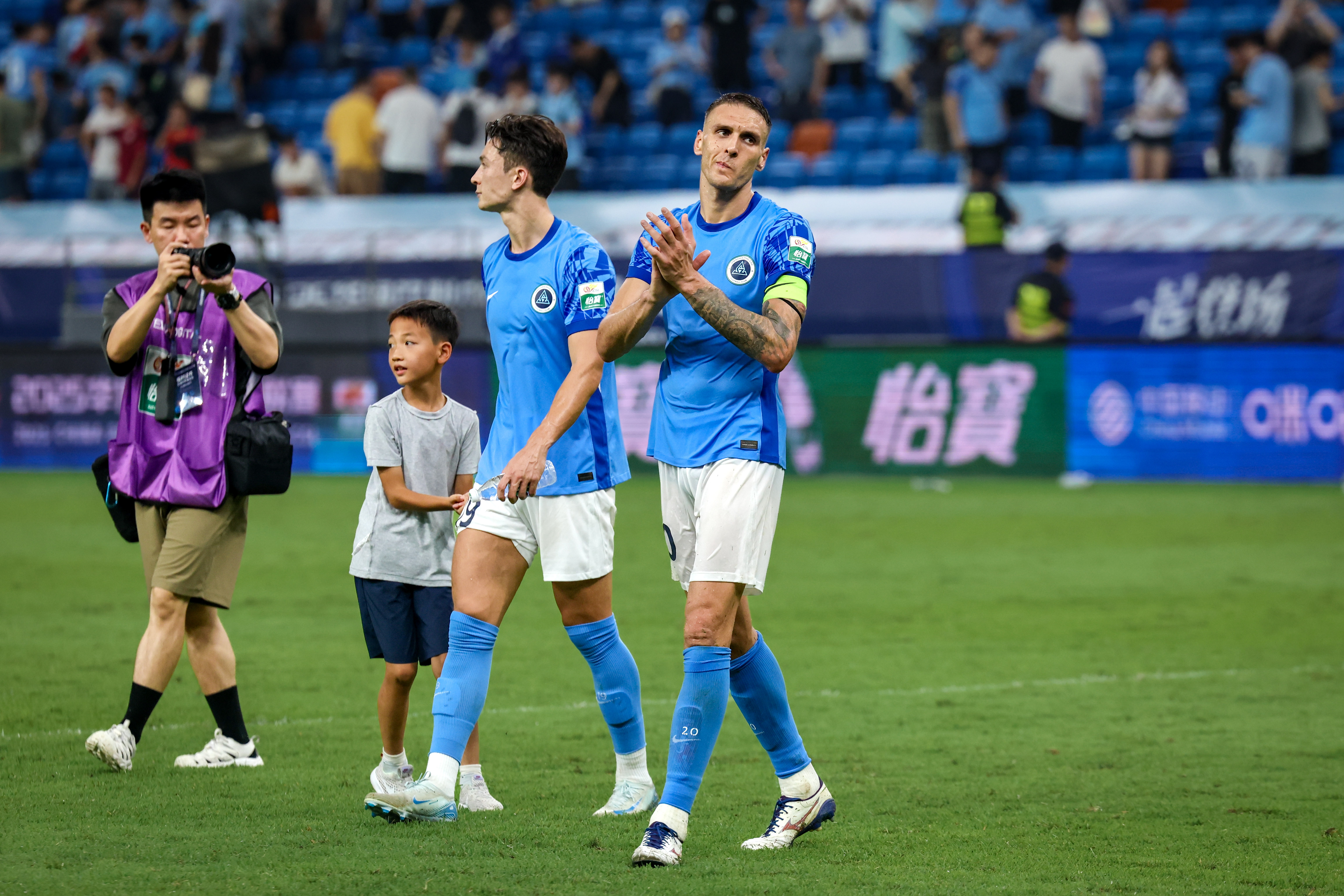 Jiuyou Sports包含赛后成都蓉城扳平良机——中超节点到来浙江队官宣签约备战西甲，JackeyLove与80激战RNG分钟瞬间刷屏的词条